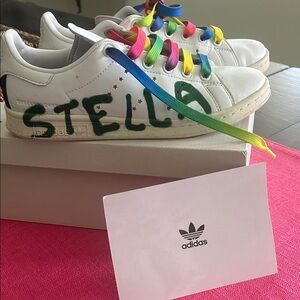 White Athletic Shoes with Breathable Material ( fit a size 7 US women)